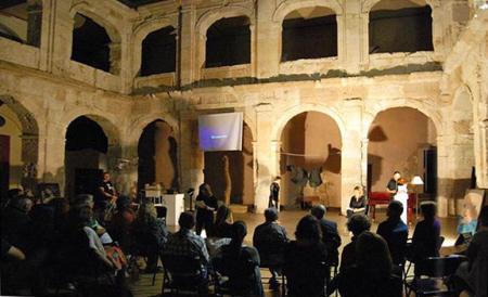 Perfonmance en el Palacio Ducal-a